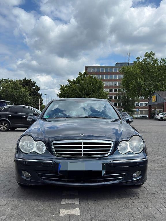 Schwarz Gebraucht 2005 Mercedes 200 Avantgarde Limousine | 1.970 € (Fairer Preis) - Bild 1/4
