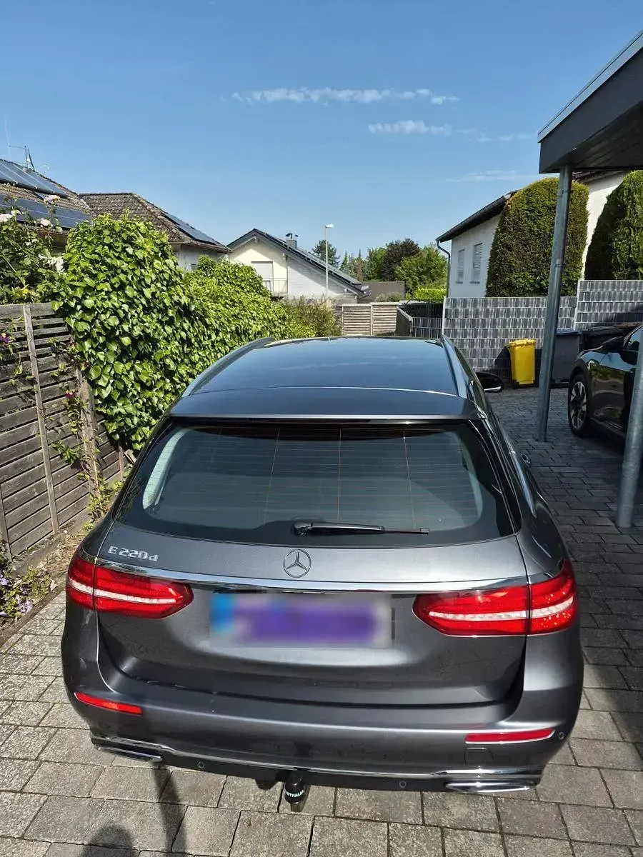 Gebraucht Mercedes E220 194 PS (142 kW) 2018 Grau Kombi