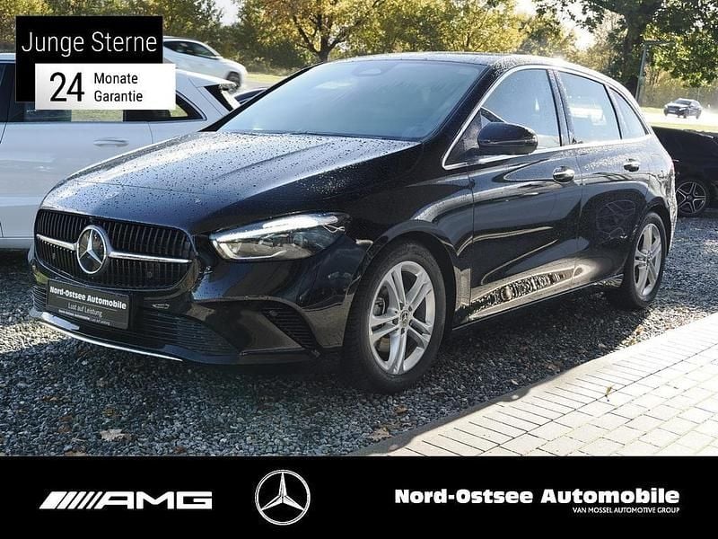 Metalliclack kosmosschwarz Gebraucht 2025 Mercedes B200 Progressive Van / Kleinbus | 32.990 € (Superpreis) - Bild 1/4