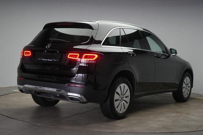 Gebraucht Mercedes GLC300e 211 PS (155 kW) 2021 Schwarz SUV