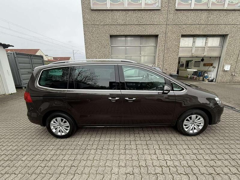 Gebraucht VW Sharan Comfortline 140 PS (102 kW) 2015 Braun Van / Kleinbus