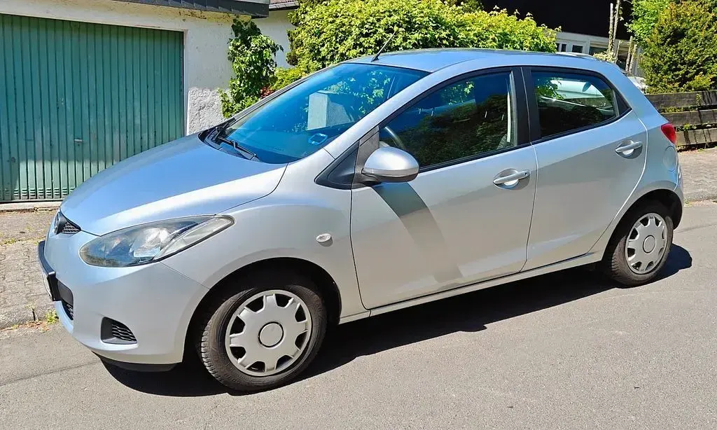 Usata Mazda 2 86 CV (63 kW) 2009 Argento Utilitaria