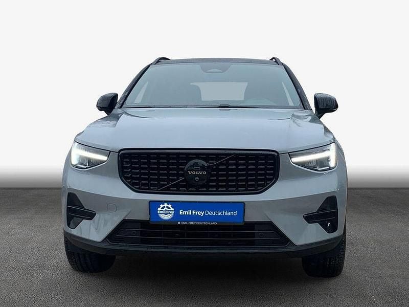 Neu Volvo XC40 Plus 163 PS (119 kW) 2026 Grau SUV