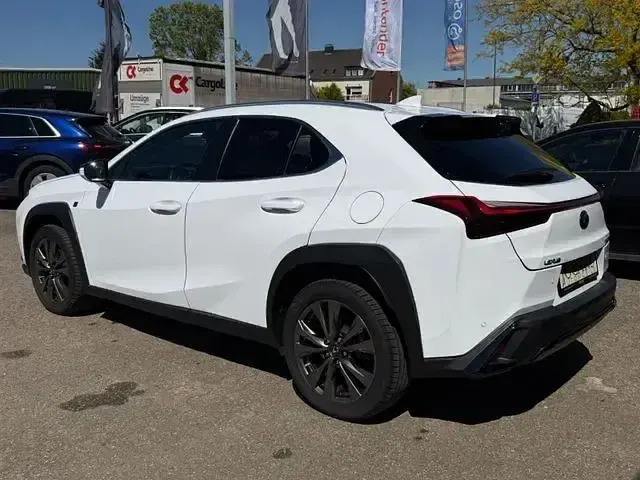 Gebraucht Lexus UX 250h Sport Line 170 PS (125 kW) 2024 Silber SUV