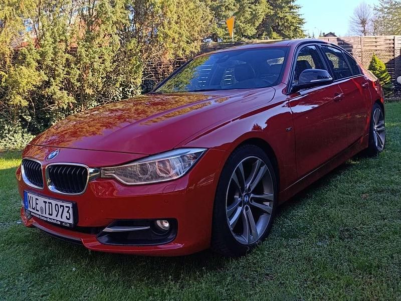 Rot Gebraucht 2011 BMW 328 Sport Line Kleinwagen | 9.250 € - Bild 1/4