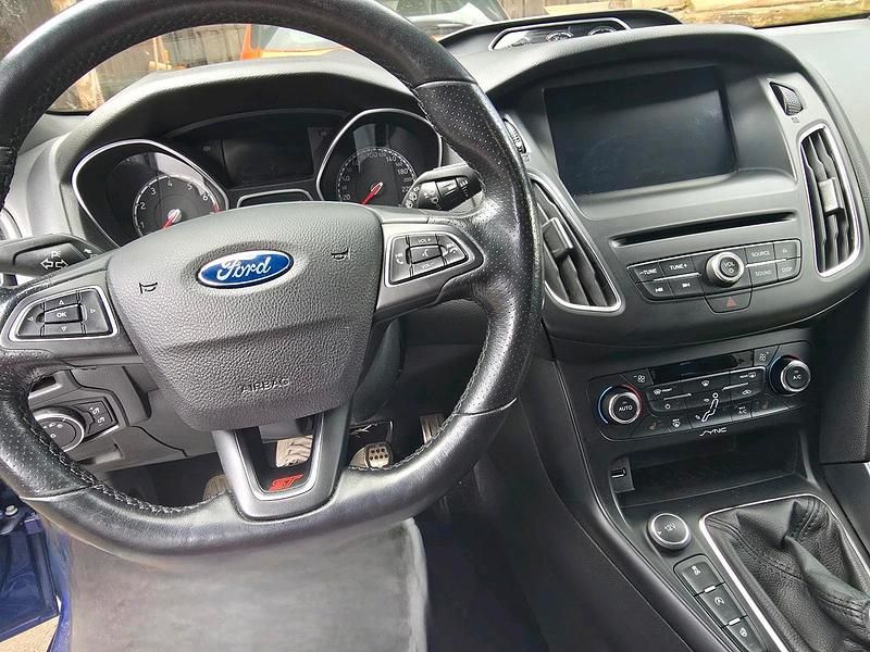 Używany Ford Focus ST 250 KM (183 kW) 2015 Niebieski Kombi