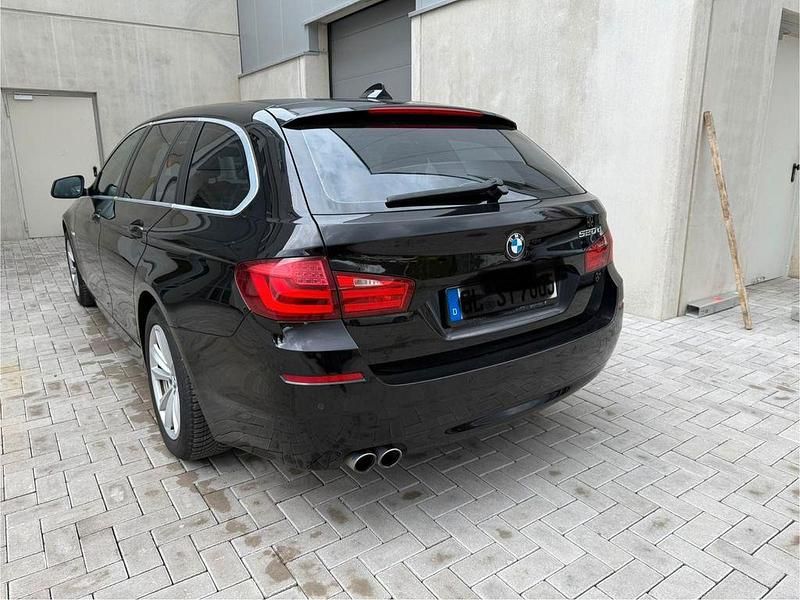 Second-hand BMW 520 184 CP (135 kW) 2012 Negru Break