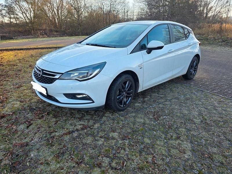 Weiß Gebraucht 2019 Opel Astra Edition Limousine | 12.899 € (Fairer Preis) - Bild 1/4