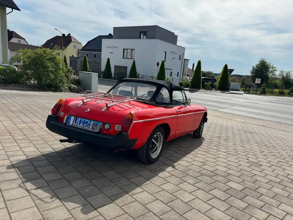 Käytetty MG B 95 HP (69 kW) 1976 Punainen Avoauto