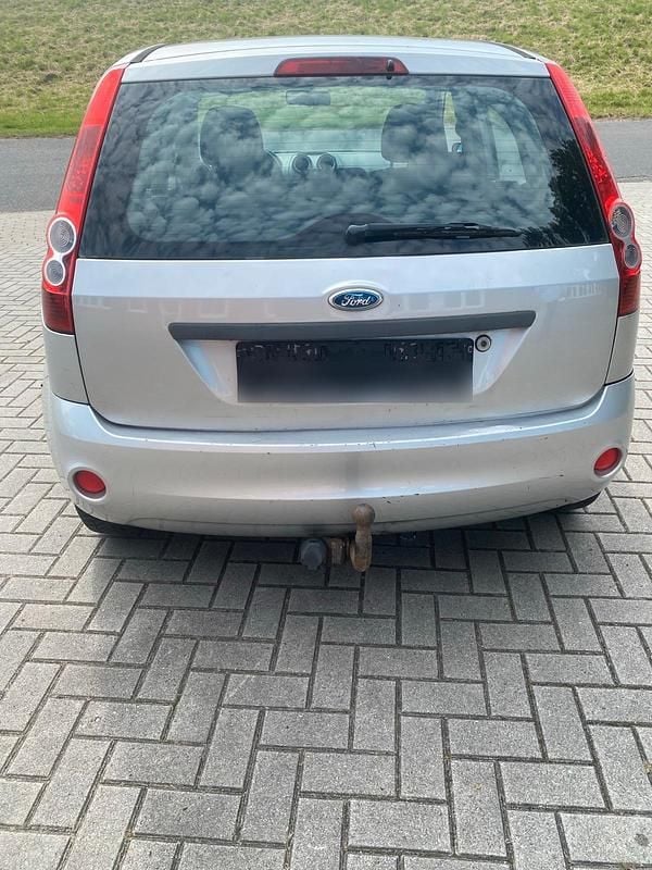 Grau Gebraucht 2007 Ford Fiesta Kleinwagen | 399 € (Superpreis) - Bild 1/4