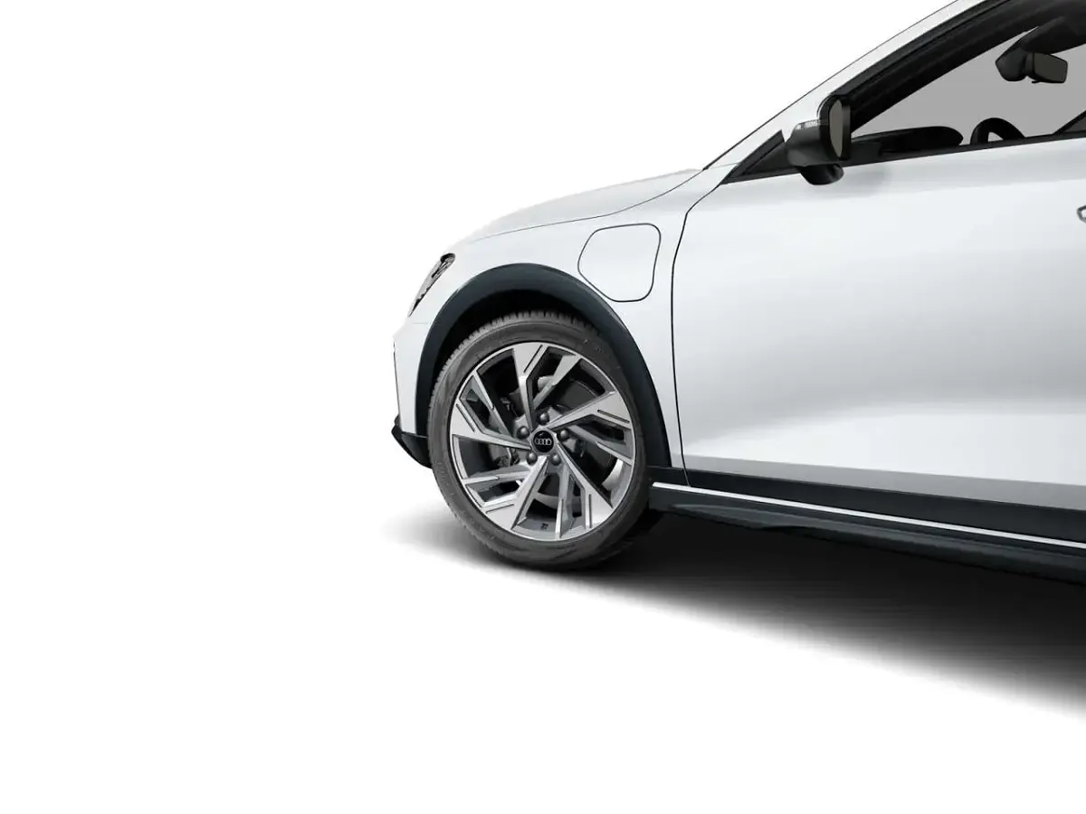 Gebraucht Audi A3 204 PS (150 kW) 2025 Gletscherweiß metallic Kombi