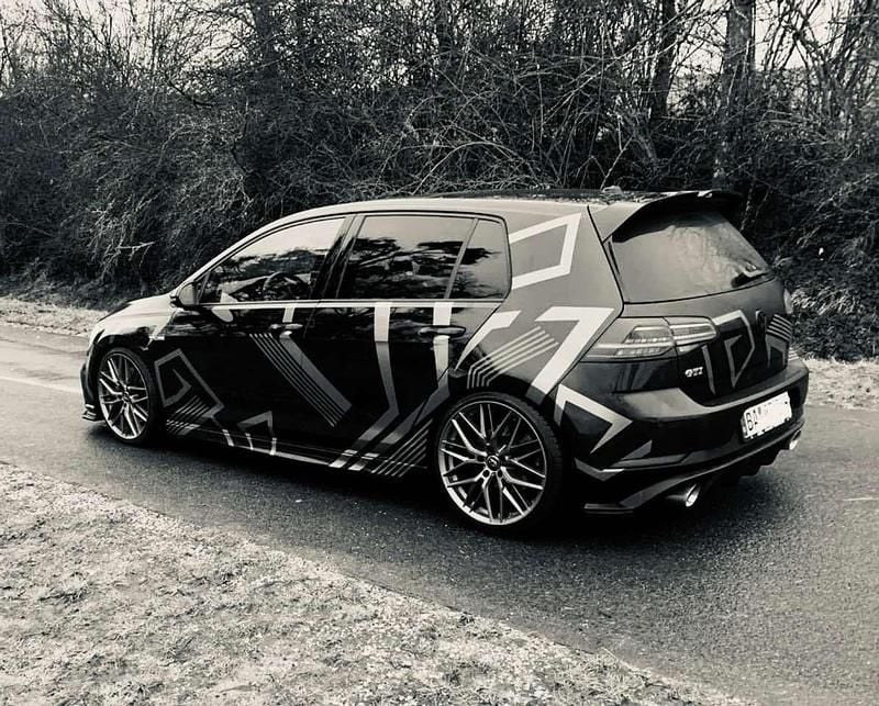 Schwarz Gebraucht 2017 VW Golf VII GTI Limousine | 19.375 € (Superpreis) - Bild 1/4