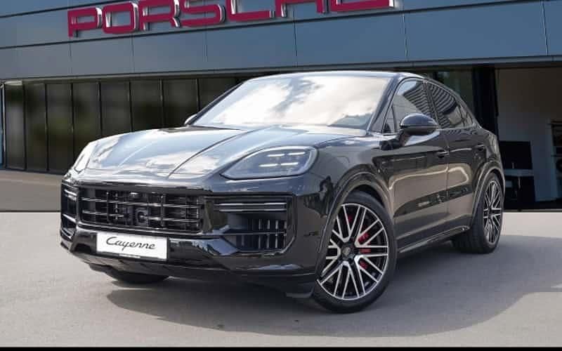 Schwarz Neu 2025 Porsche Cayenne Turbo E-Hybrid SUV | 219.551 € (Fairer Preis) - Bild 1/4