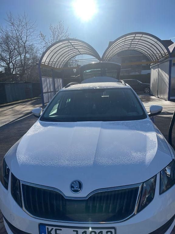 Weiß Gebraucht 2017 Skoda Octavia Active Kombi | 11.499 € (Fairer Preis) - Bild 1/4