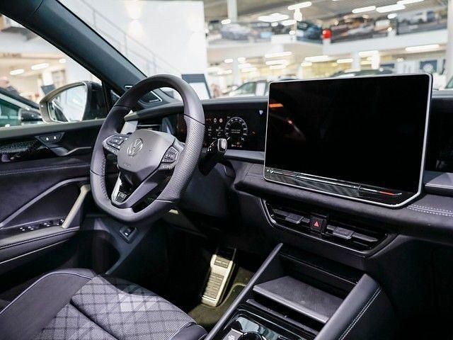 Neu VW Tayron R-line 150 PS (110 kW) 2025 Cipressinogrün metallic SUV