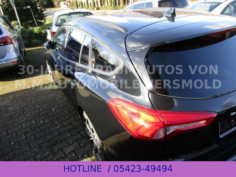 Gebraucht Ford Focus ST-Line 125 PS (91 kW) 2021 Iridiumschwarz metallic (metallic) Kombi