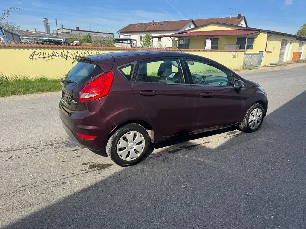 Gebraucht Ford Fiesta Trend 82 PS (60 kW) 2010 Rot Limousine