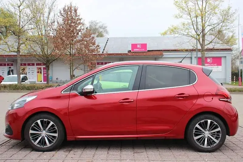 Gebraucht Peugeot 208 99 PS (72 kW) 2017 Rot Kleinwagen