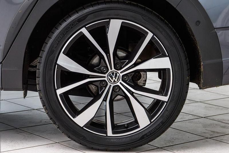 Grau metallic Gebraucht 2023 VW Taigo R-line SUV | 27.200 € (Etwas zu teuer) - Bild 1/4