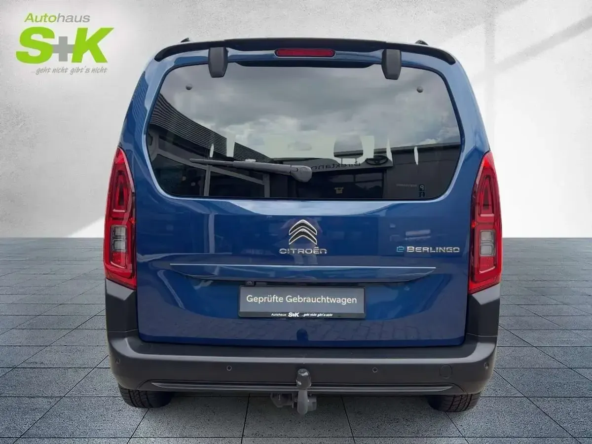 Gebraucht Citroën e-Berlingo Shine 100 kW (136 PS) 2023 Lackierung nachtblau/typ auss Van / Kleinbus