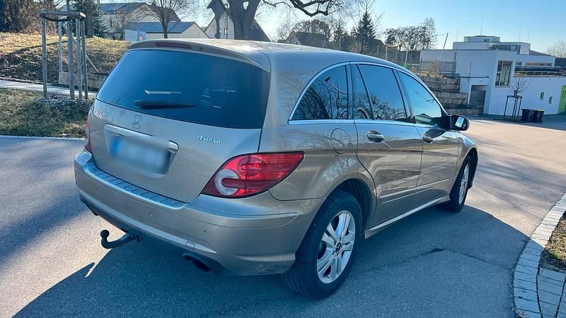 Gebraucht Mercedes R350 224 PS (164 kW) 2009 Gold Van / Kleinbus