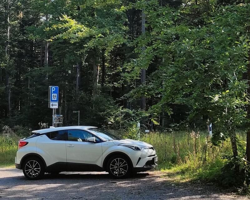 Gebraucht Toyota C-HR 122 PS (89 kW) 2017 Weiß SUV