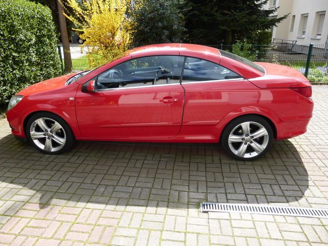 Gebraucht Opel Astra Cabriolet 140 PS (102 kW) 2009 Rot Cabrio