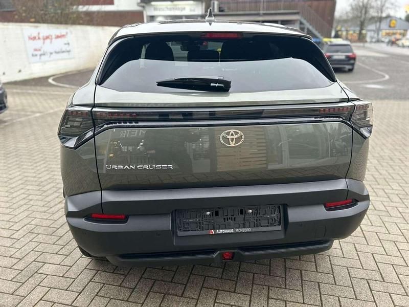 Neu Toyota Urban Cruiser Play 127 kW (174 PS) 2026 Grün SUV