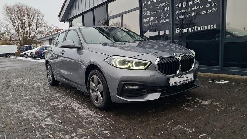 Grau Gebraucht 2022 BMW 116 Advantage Kleinwagen | 16.990 € (Guter Preis) - Bild 1/4