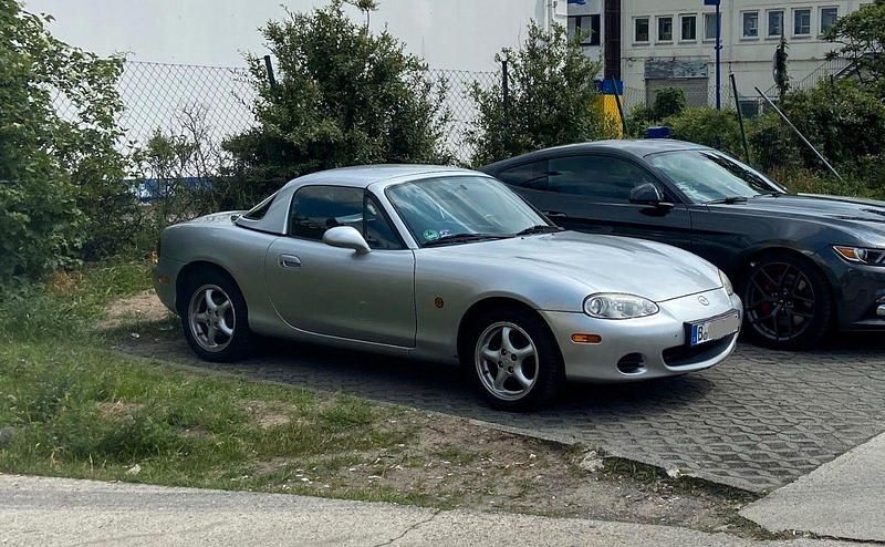 Second-hand Mazda MX5 110 CP (80 kW) 2001 Gri Cabrio