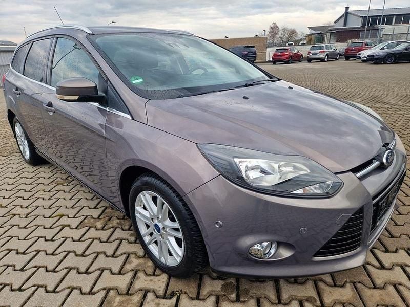 Braun Gebraucht 2014 Ford Focus Titanium Limousine | 4.900 € (Guter Preis) - Bild 1/4