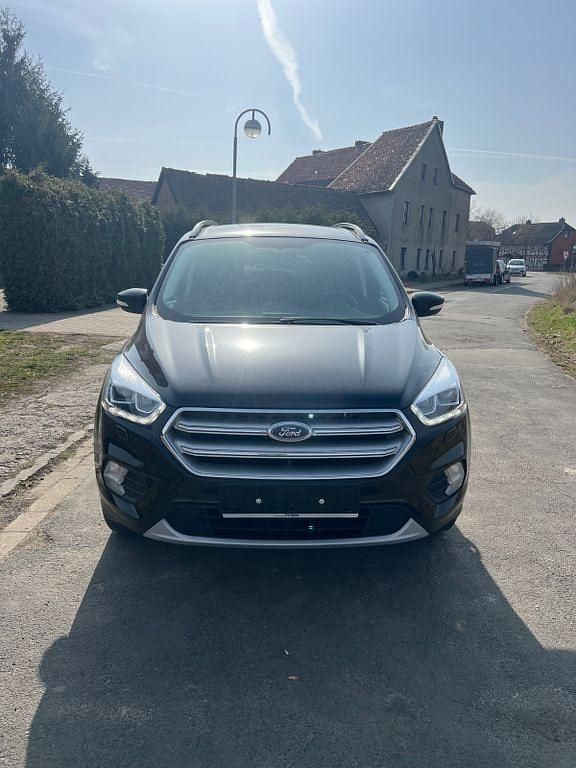 Gebraucht Ford Kuga 150 PS (110 kW) 2019 Schwarz SUV
