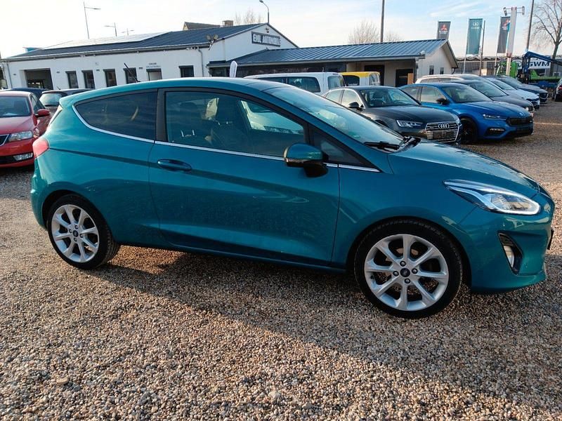 Gebraucht Ford Fiesta Titanium 125 PS (91 kW) 2018 Blau Kleinwagen
