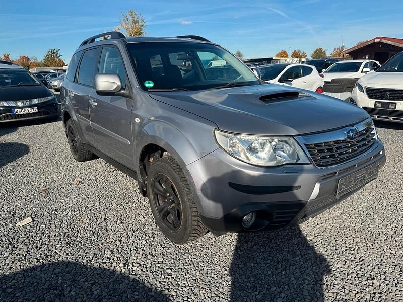 Grau Gebraucht 2010 Subaru Forester SUV | 999 € (Guter Preis) - Bild 1/4