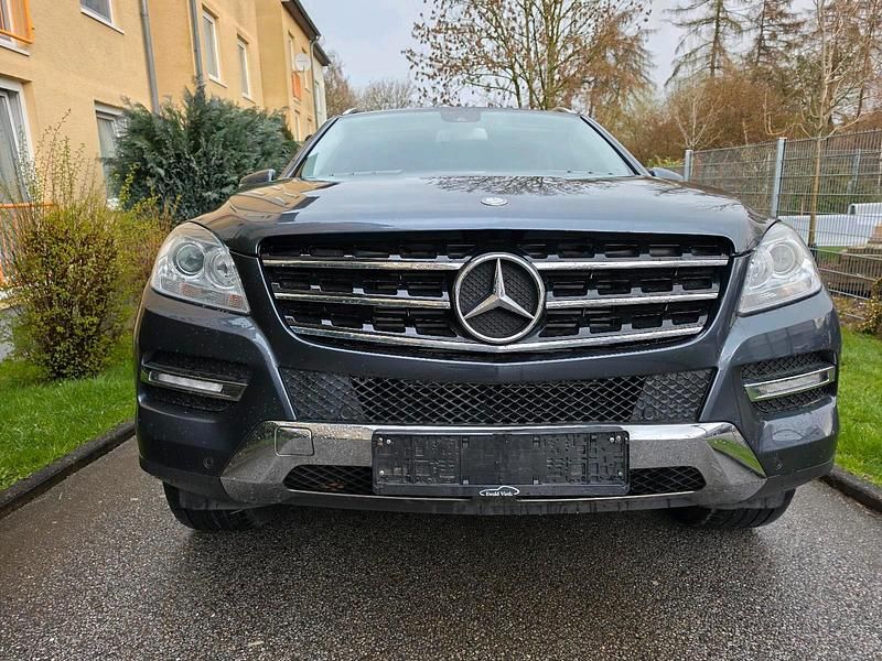 Gebraucht Mercedes ML250 204 PS (150 kW) 2012 Grau SUV