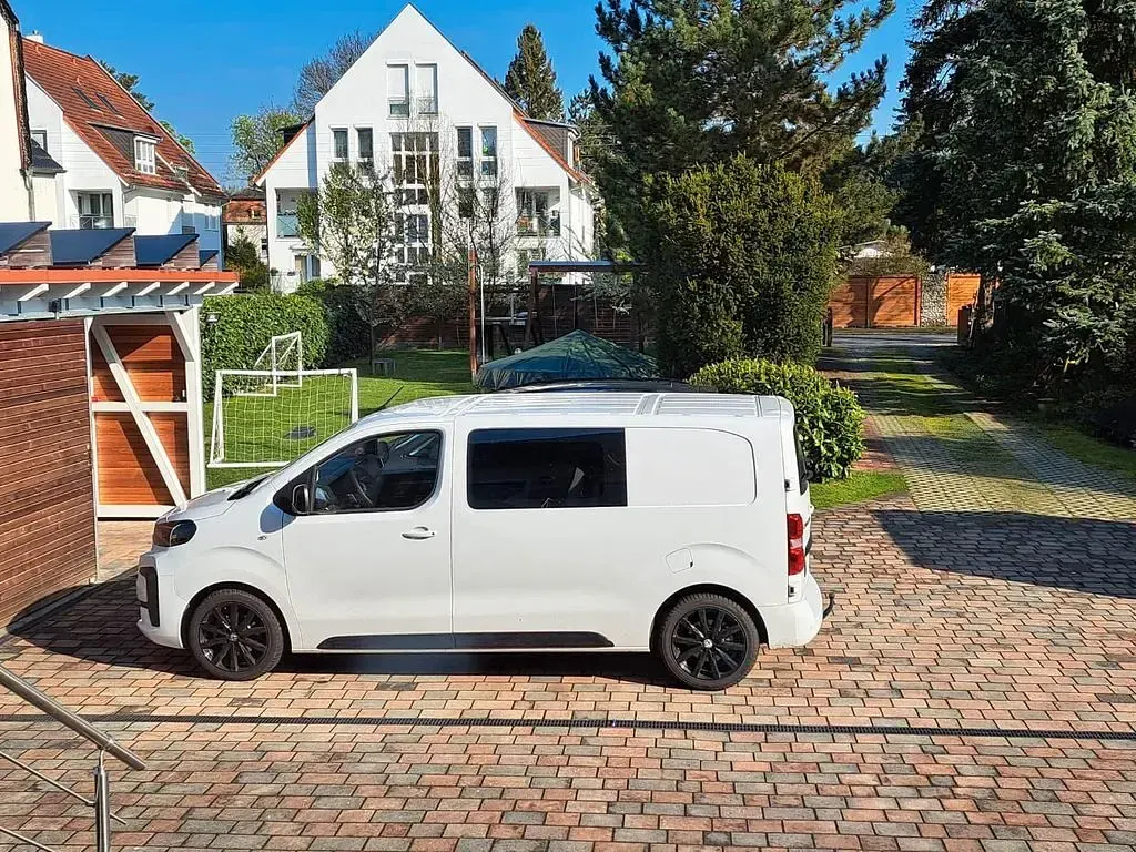 Używany Citroën Jumpy 144 KM (105 kW) 2025 Biały Minivan