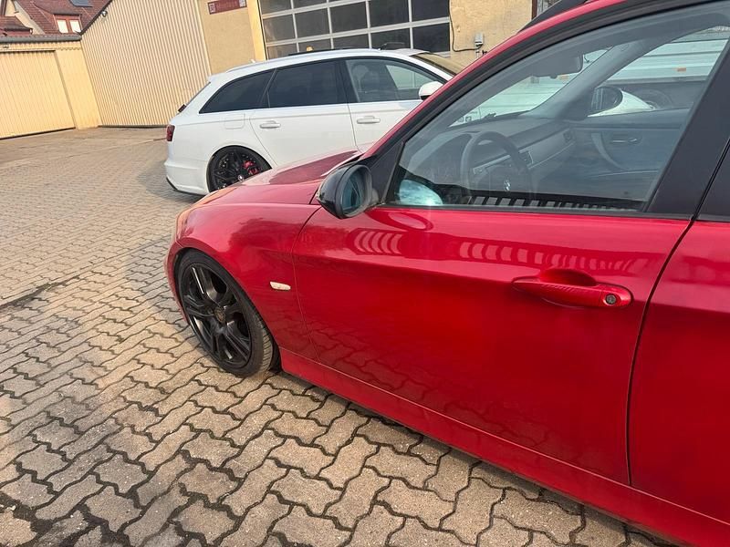 Second-hand BMW 320 163 CP (119 kW) 2008 Roșu Break