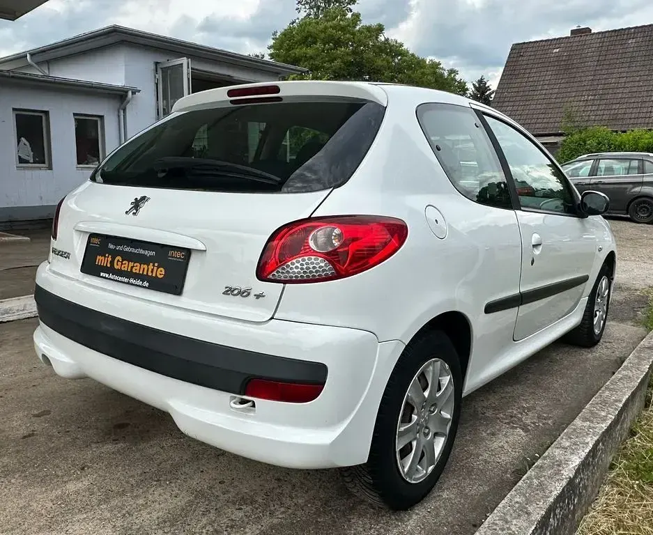 Gebraucht Peugeot 206+ Basis 75 PS (55 kW) 2009 Weiß Kleinwagen