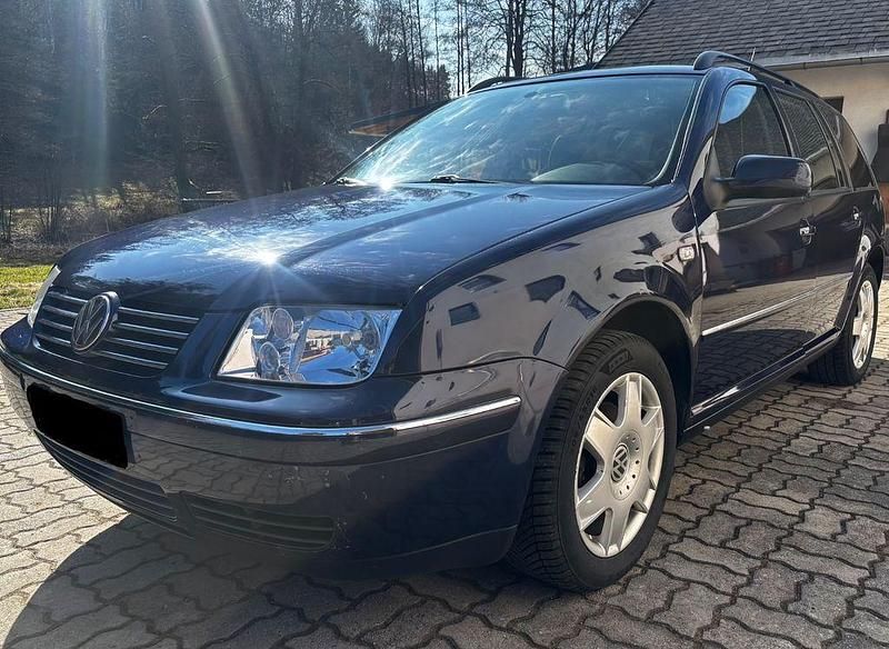 Gebraucht VW Bora Highline 105 PS (77 kW) 2001 Blau Kombi