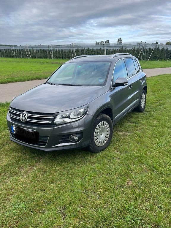 Grau Gebraucht 2011 VW Tiguan Sportline SUV | 9.900 € (Fairer Preis) - Bild 1/4