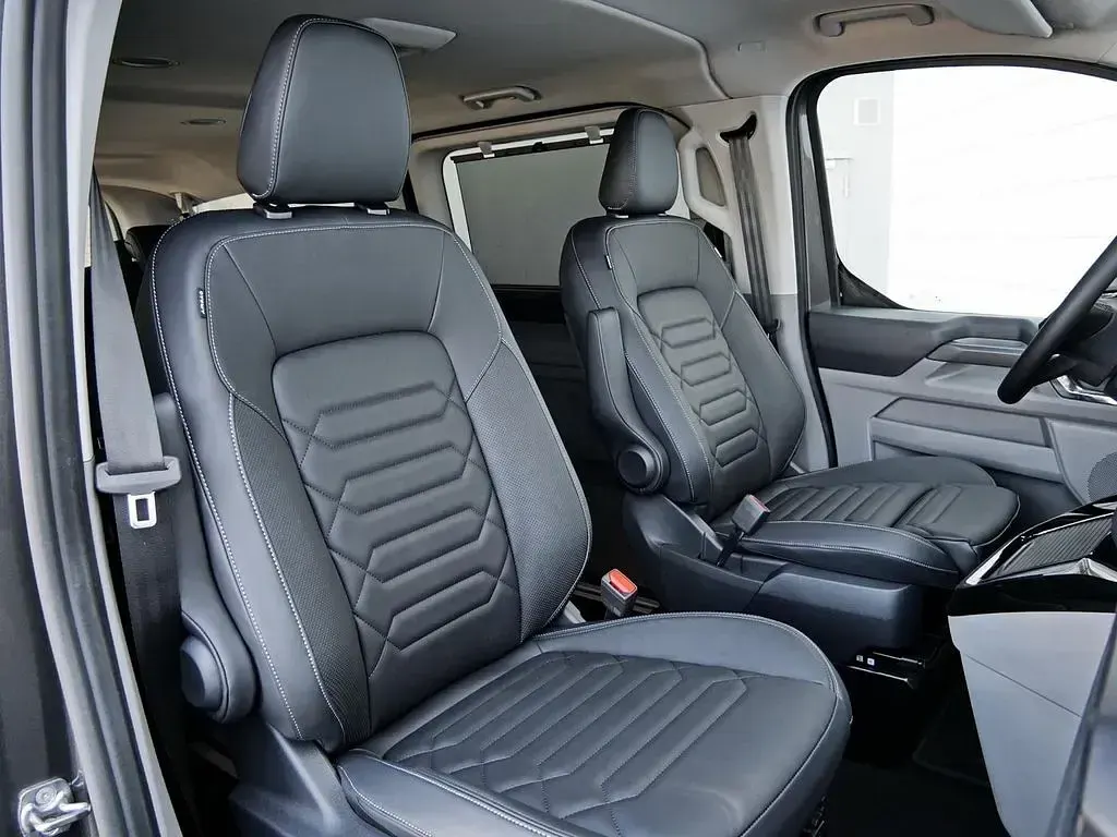 Neu Ford Tourneo Titanium X 170 PS (125 kW) 2026 Schwarz Van / Kleinbus