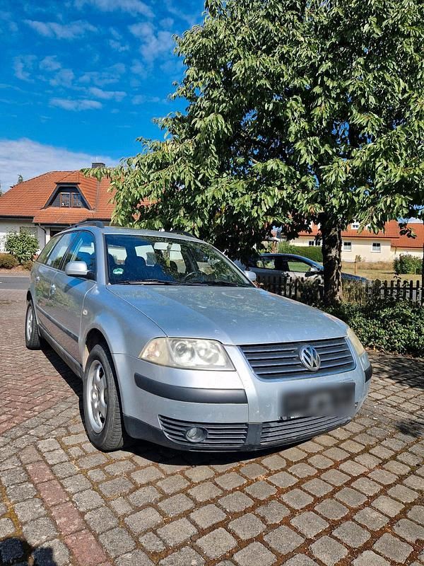 Silber Gebraucht 2001 VW Passat Kombi | 1.300 € (Superpreis) - Bild 1/4