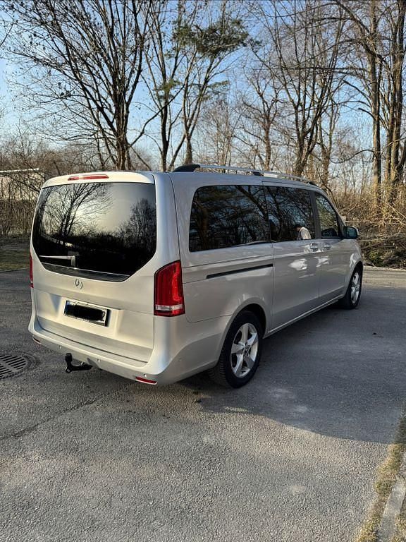 Gebraucht Mercedes V220 Edition 163 PS (119 kW) 2018 Silber Van / Kleinbus