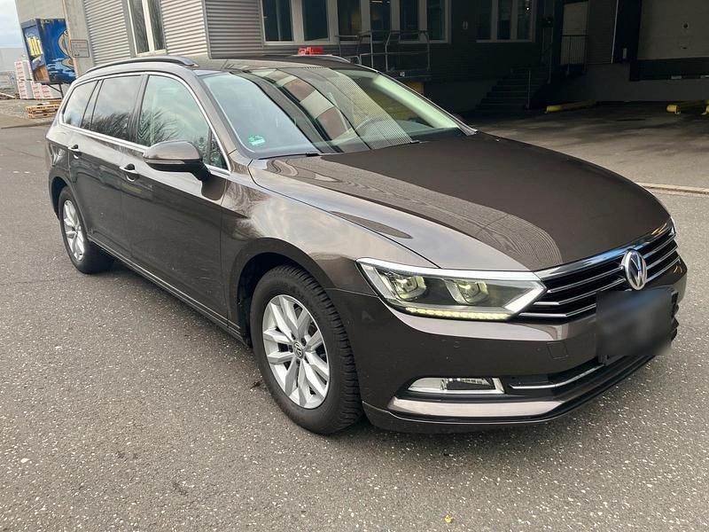 Braun Gebraucht 2017 VW Passat Kombi | 12.900 € (Superpreis) - Bild 1/4