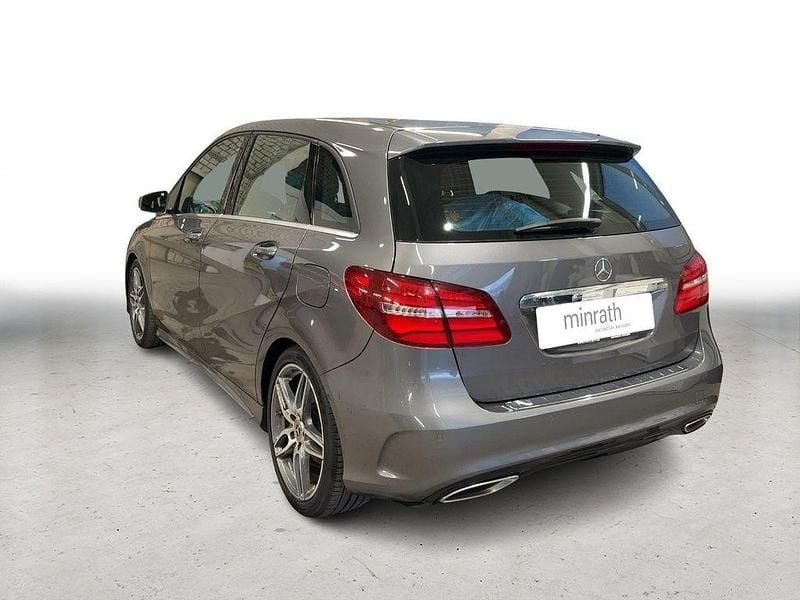 Gebraucht Mercedes B200 AMG line 156 PS (114 kW) 2018 Grau Van / Kleinbus