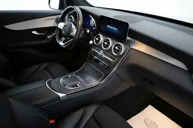 Gebraucht Mercedes GLC400d AMG line 330 PS (242 kW) 2021 Schwarz/baltic black Coupé