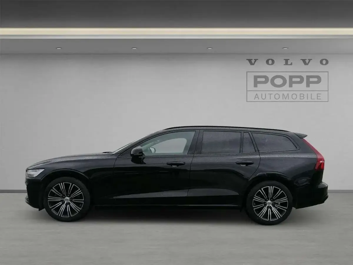 Gebraucht Volvo V60 Plus 197 PS (144 kW) 2025 Onyx black / metallic Kombi