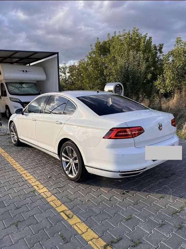 Gebraucht VW Passat Trendline 190 PS (139 kW) 2018 Weiß Limousine