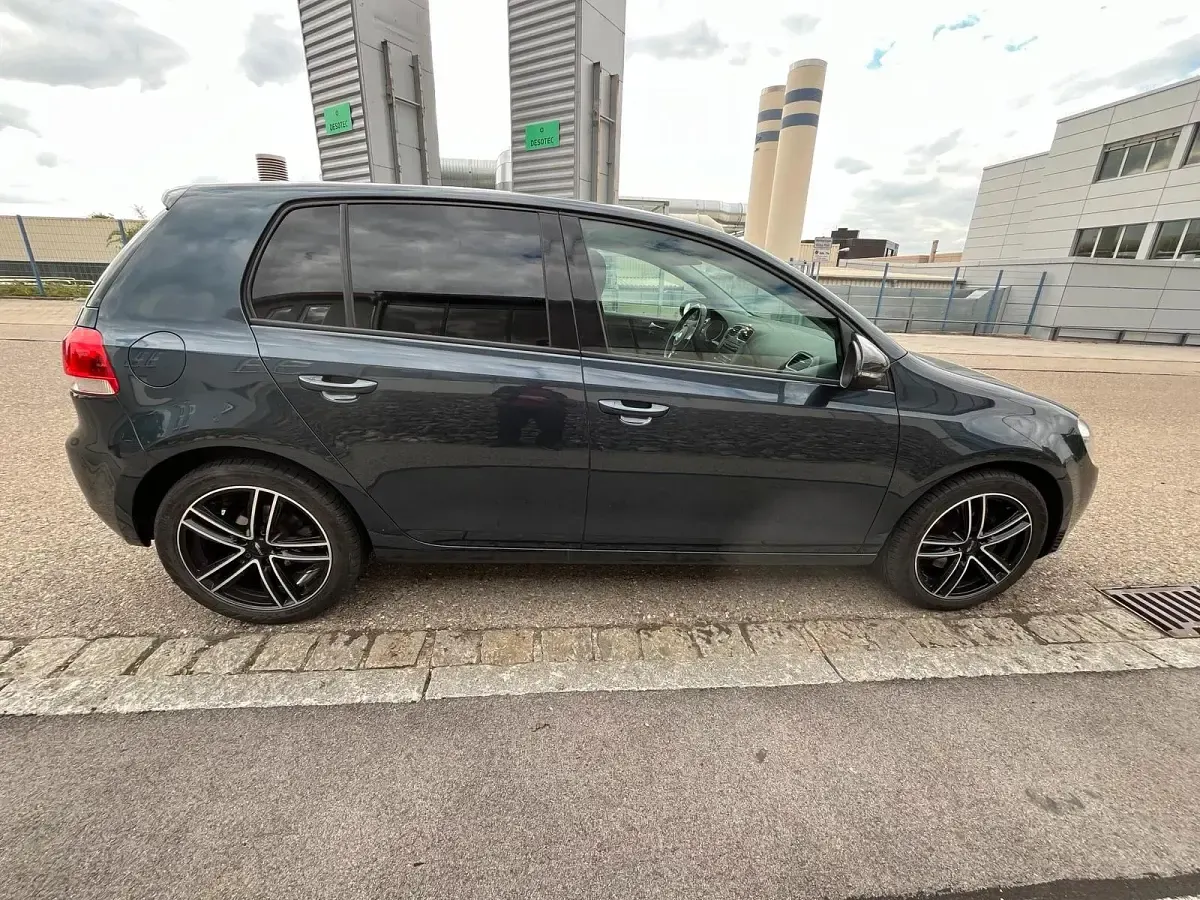 Gebraucht VW Golf VI 122 PS (89 kW) 2010 Blau Kleinwagen