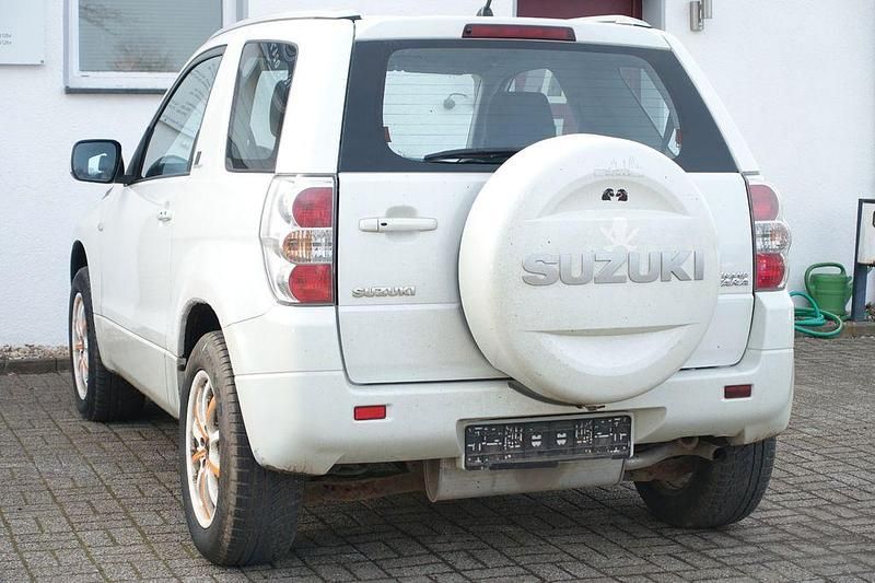 Gebraucht Suzuki Grand Vitara 106 PS (77 kW) 2008 Weiß SUV
